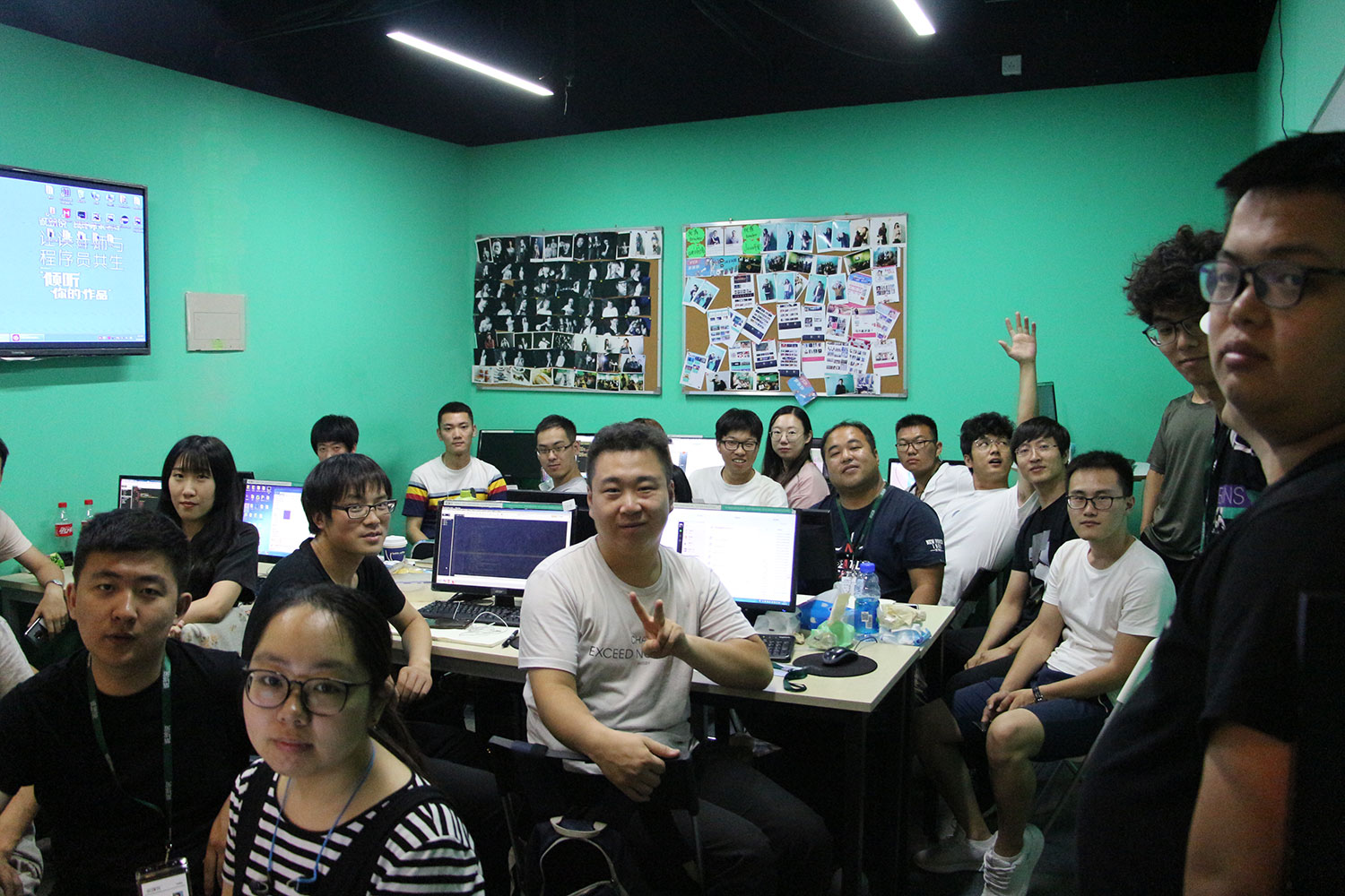 用 AI 高效制作 PPT的一天,10分钟制作一个完美PPT让你事半功倍 用 AI 高效制作 PPT的一天,10分钟制作一个完美PPT让你事半功倍